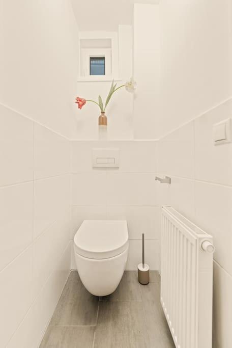Cozy Apartment In Quiet Location, Fast Train Station 100M Away, Contactless Check-In Vienna Exterior photo